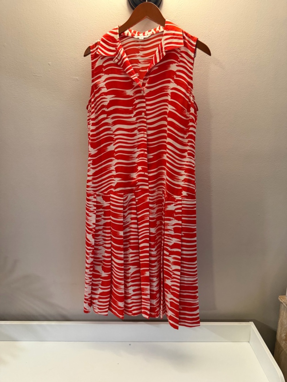 Cabi Red White Brushstroke Wave Print Drop Waist Pleated Sleeveless Dress M